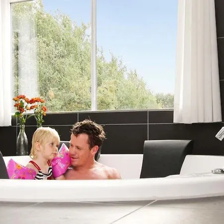 Hébergement de vacances Sleeps 20 Pool Wifi